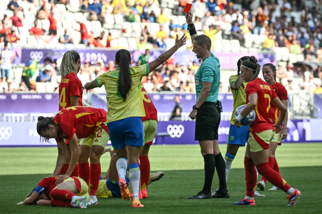 Marta foi expulsa no jogo contra a Espanha, ainda pela fase de grupos