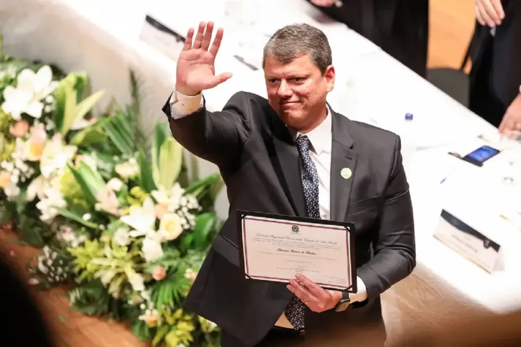 Tarcísio de Freitas saiu em defesa de seu aliado, o prefeito Ricardo Nunes, candidato à reeleição