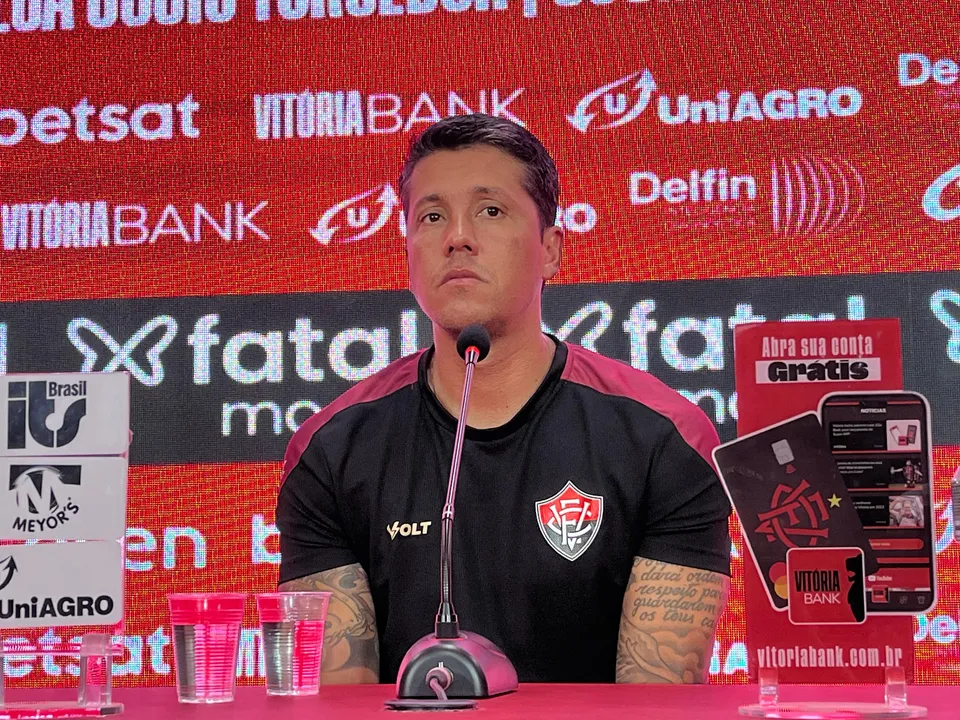 Thiago Carpini durante coletiva