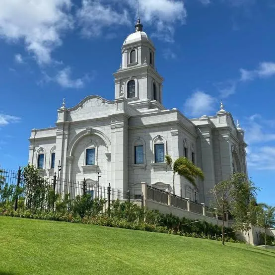 Além do templo, um prédio de apoio também está sendo construído