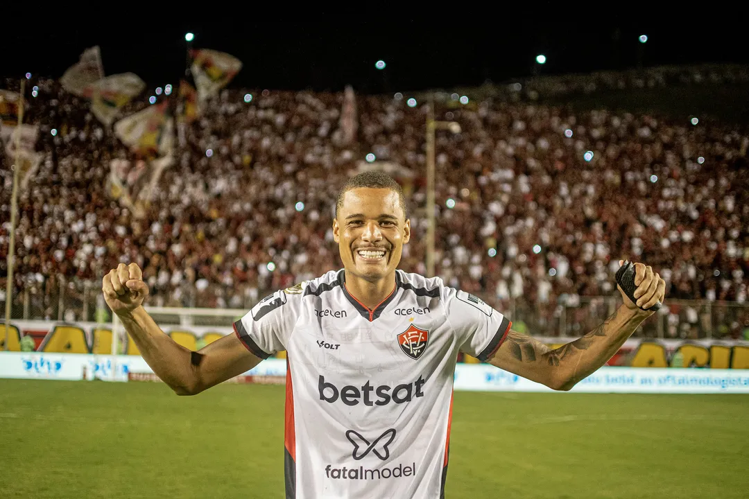 O atacante Janderson cumpriu suspensão e está de volta como opção para o jogo contra o Galo