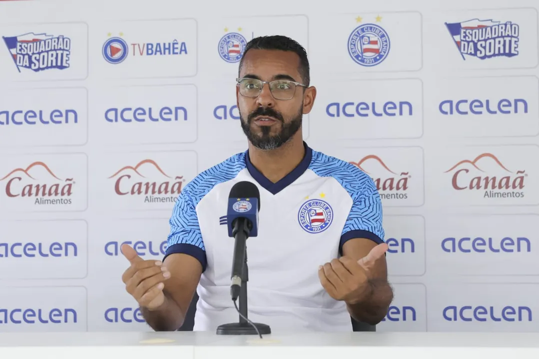 Comandante do feminino concede 1ª coletiva