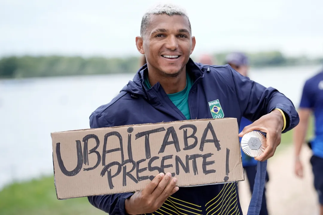 Isaquias com medalha olímpica