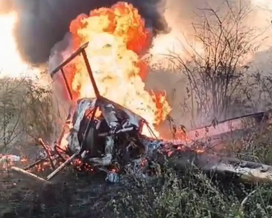 Helicóptero pegou fogo após queda