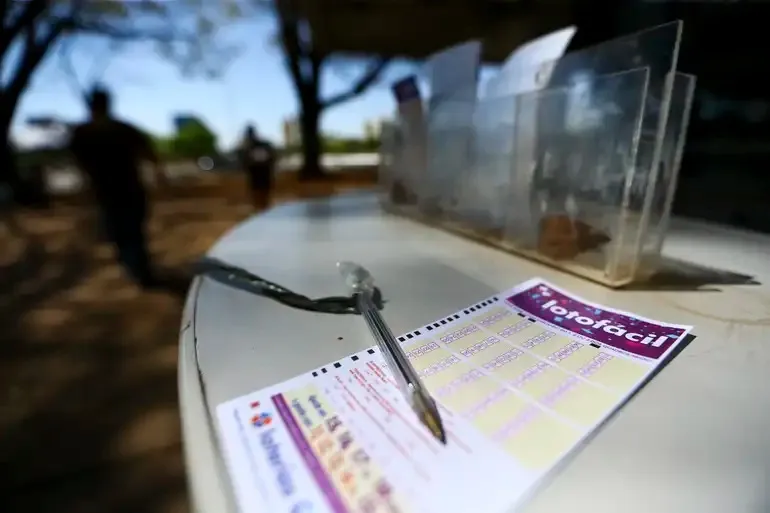 Na Lotofácil, o apostador precisa escolher entre 15 e 20 números