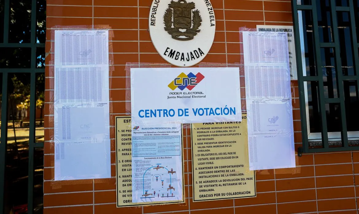 Eleitores votaram na embaixada venezuelana