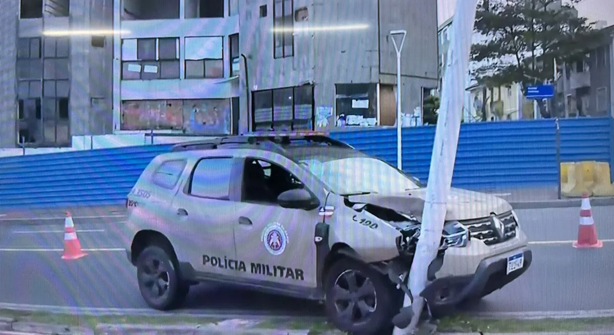 A Transalvador esteve no local para acompanhar a remoção da viatura e, de acordo com o órgão, ninguém ficou ferido