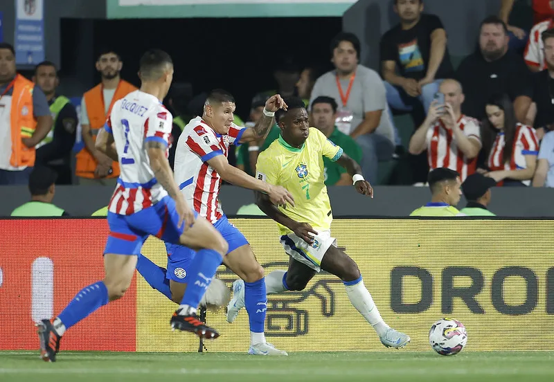 Vinicius Júnior em derrota do Brasil para o Paraguai