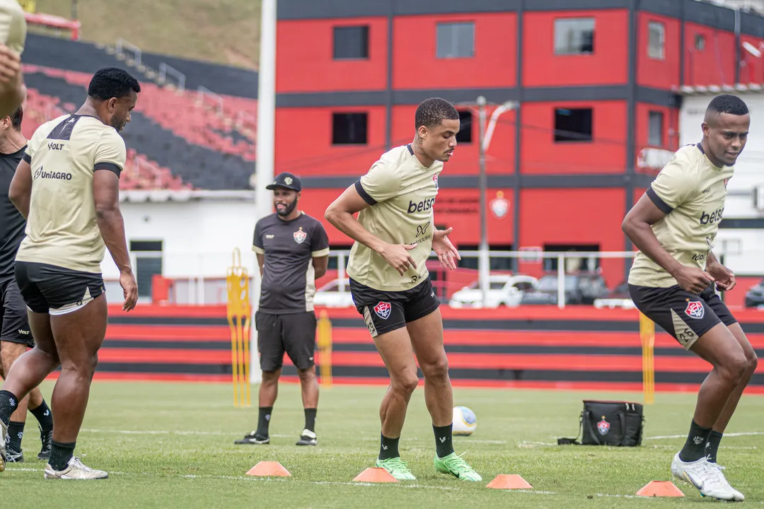 Jogadores do Vitória durante treino