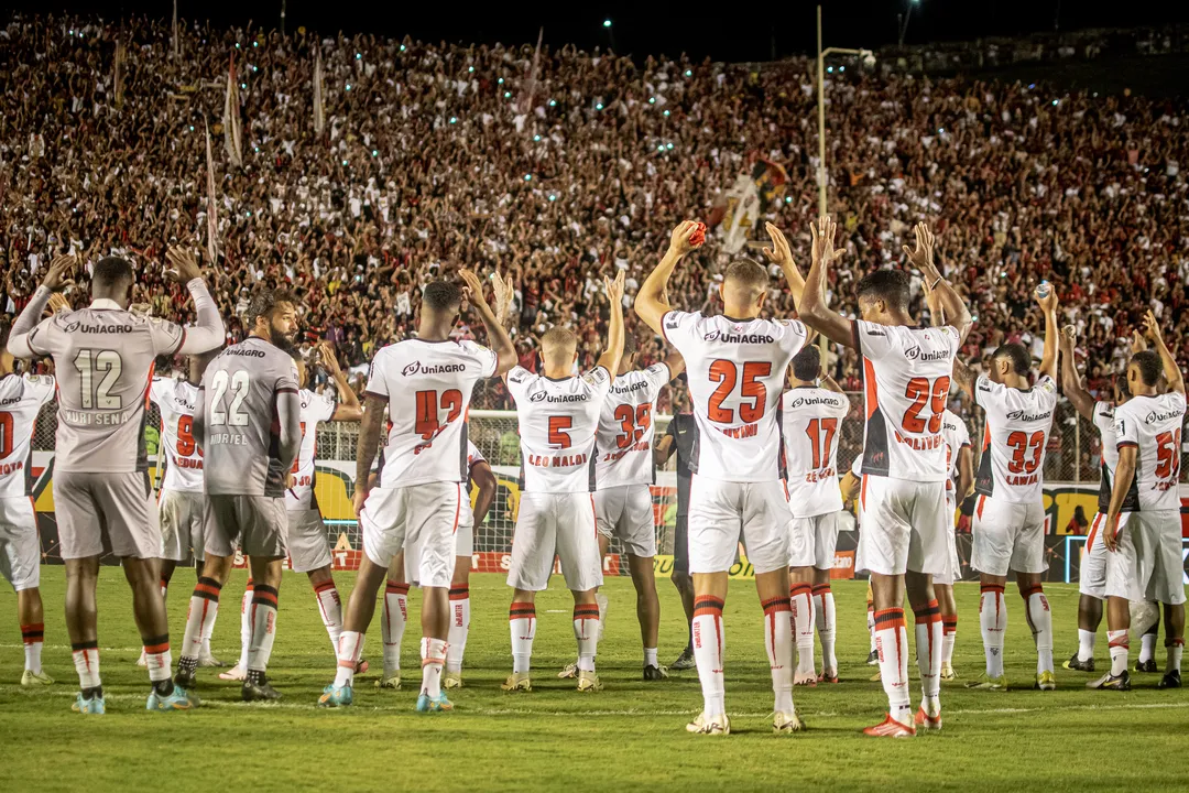 Jogadores do Vitória comemorando