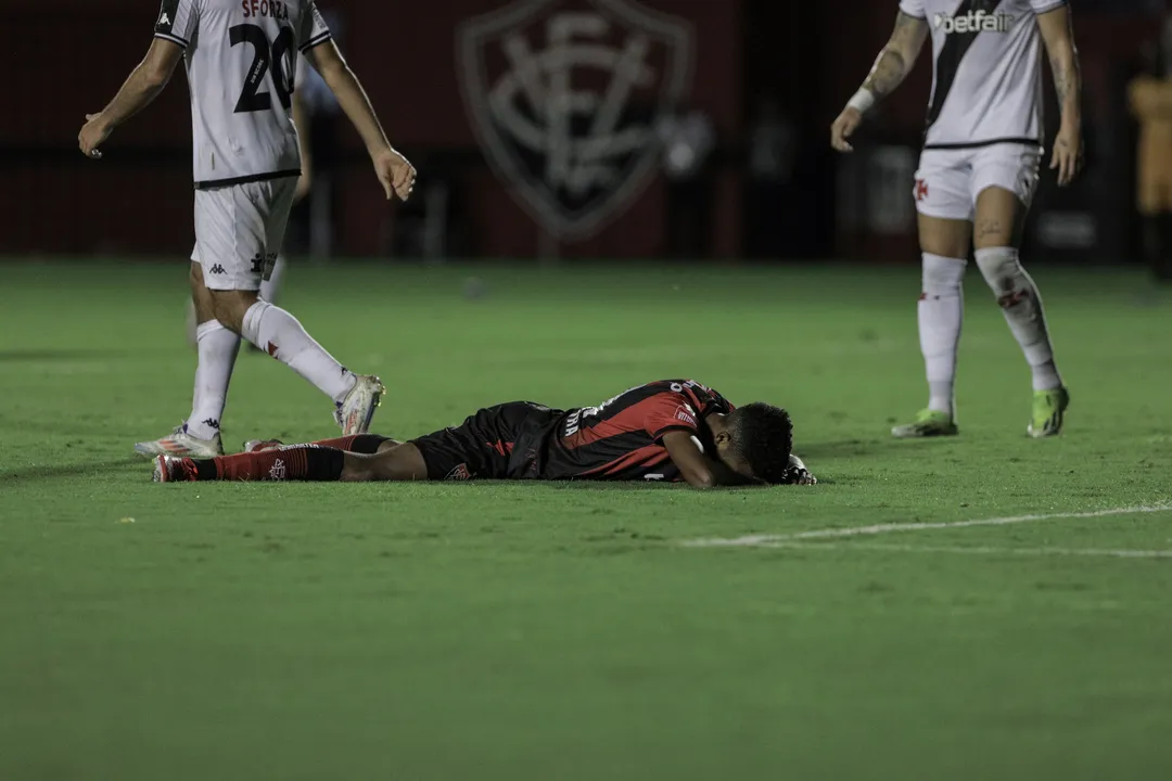 Willian Oliveira lamenta chance de gol perdida diante do Vasco