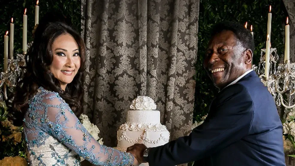 Márcia e Pelé durante a cerimônia de casamento em 2016