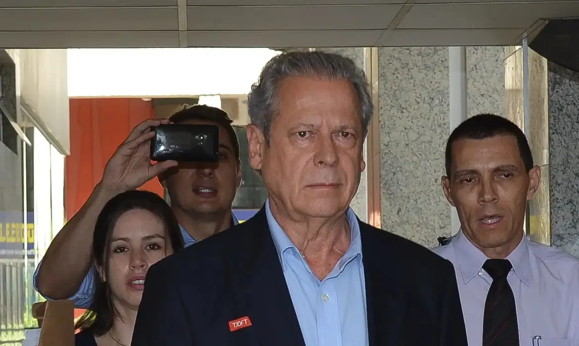 Ex-ministro foi internado na quarta-feira, 31