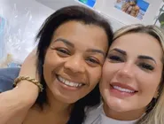 Ele também afirmou seu amor por sua esposa, Jordyn Blum, e suas três filhas