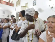 Deise Santos, de 19 anos, trabalha com o mercado ambulante há anos junto com a mãe