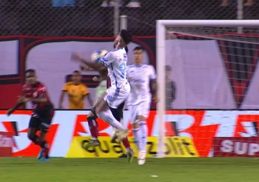 Jogadores do Vitória durante atividade na Toca do Leão.