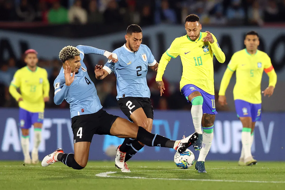 Neymar em partida contra o Uruguai