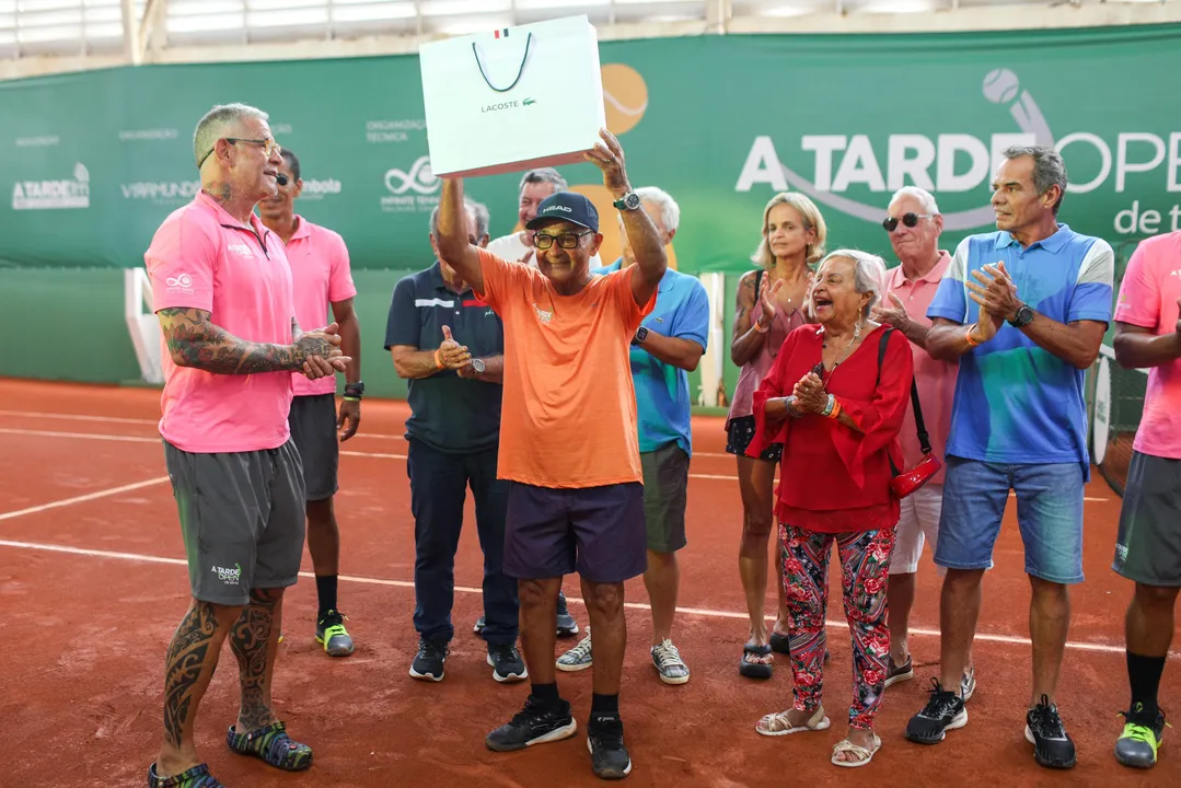 Pedro Silva ainda recebeu presentes durante a homenagem