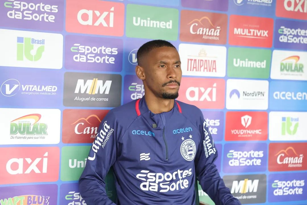 Atacante Ademir durante entrevista coletiva no CT do Palmeiras