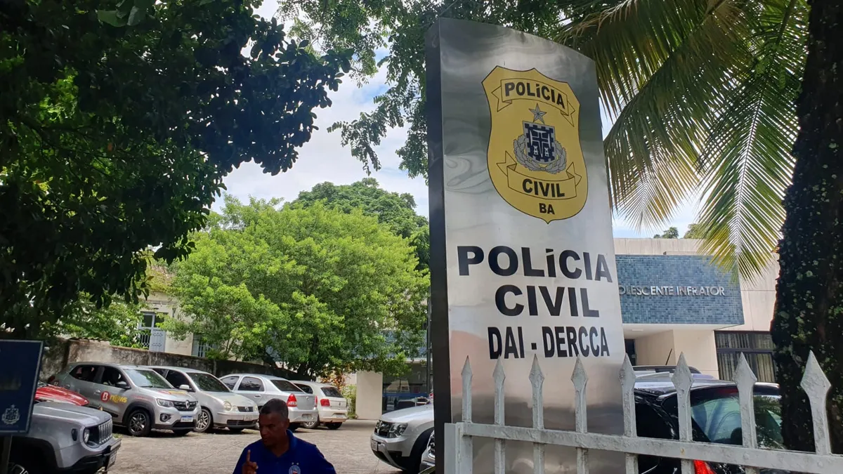 Imagem ilustrativa da imagem Adolescentes são apreendidos com armas e drogas em Salvador