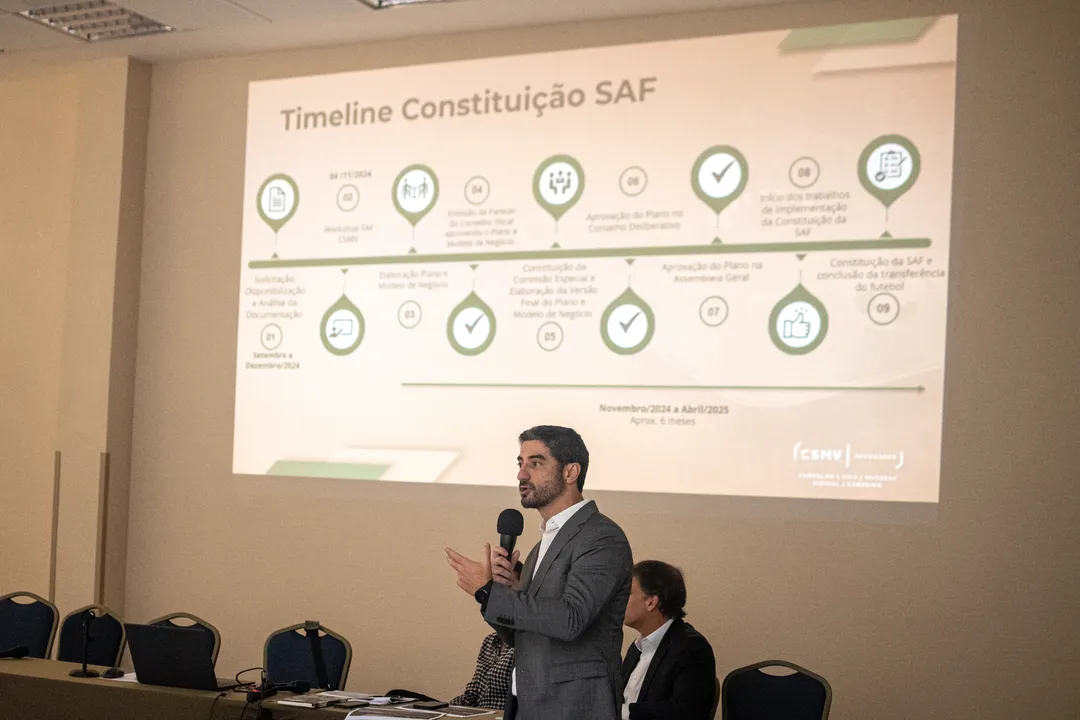 O advogado André Sica durante o workshop com torcedores sobre a SAF do Vitória