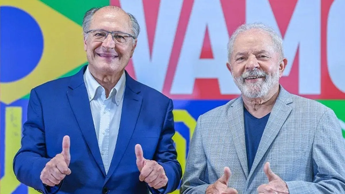 Geraldo Alckmin ao lado do presidente Lula