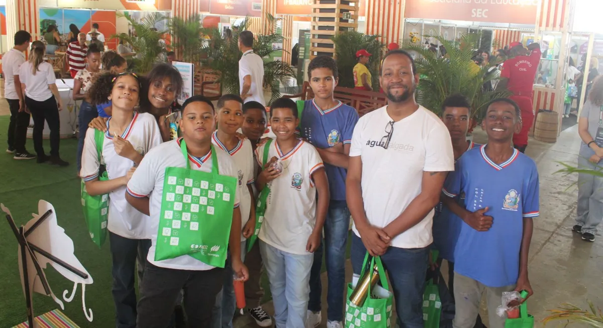 ‎Professor Adilson da Bahia com alunos