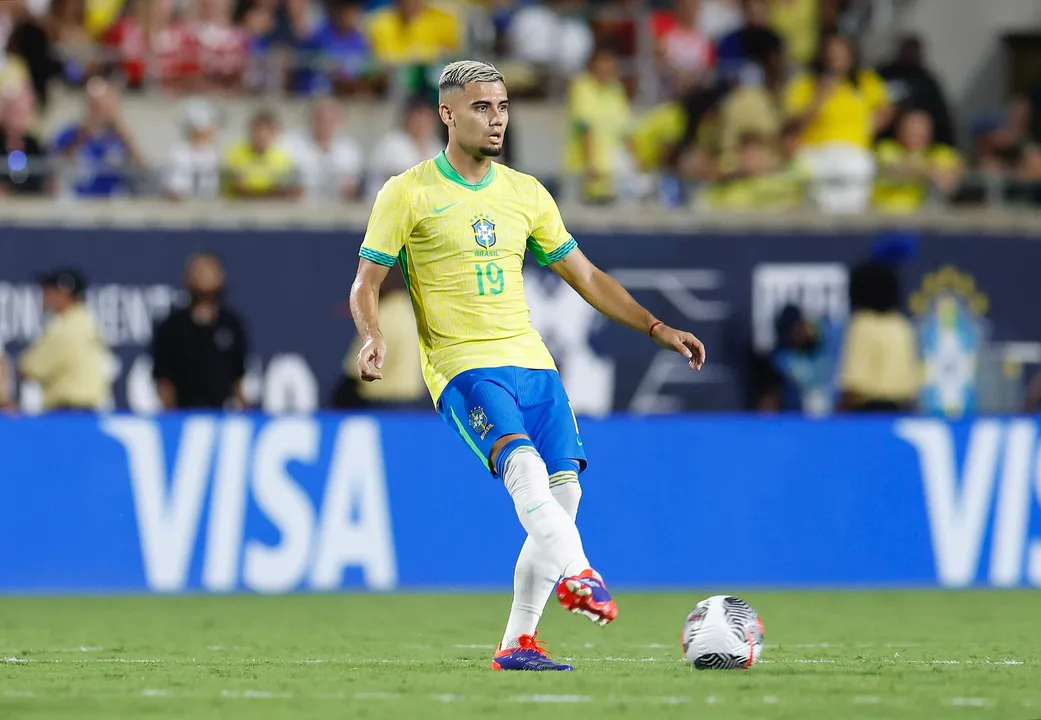 Andreas Pereira durante partida pela Seleção Brasileira