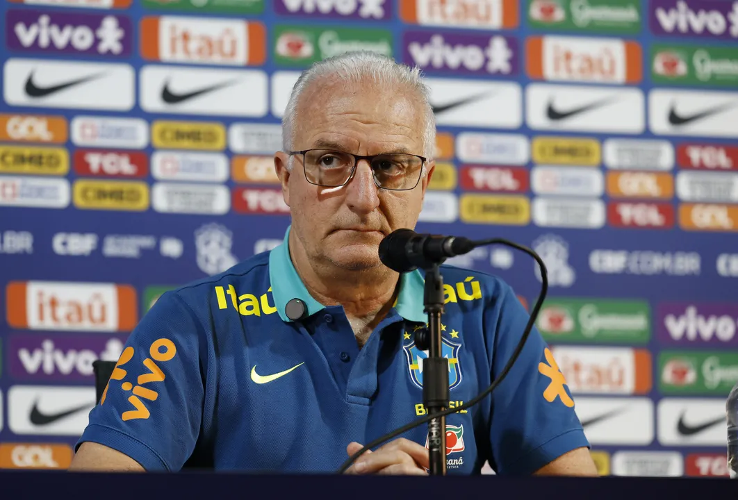 Dorival Júnior durante coletiva de imprensa