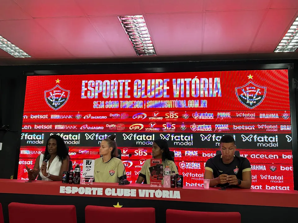 Profissionais do time feminino do Vitória