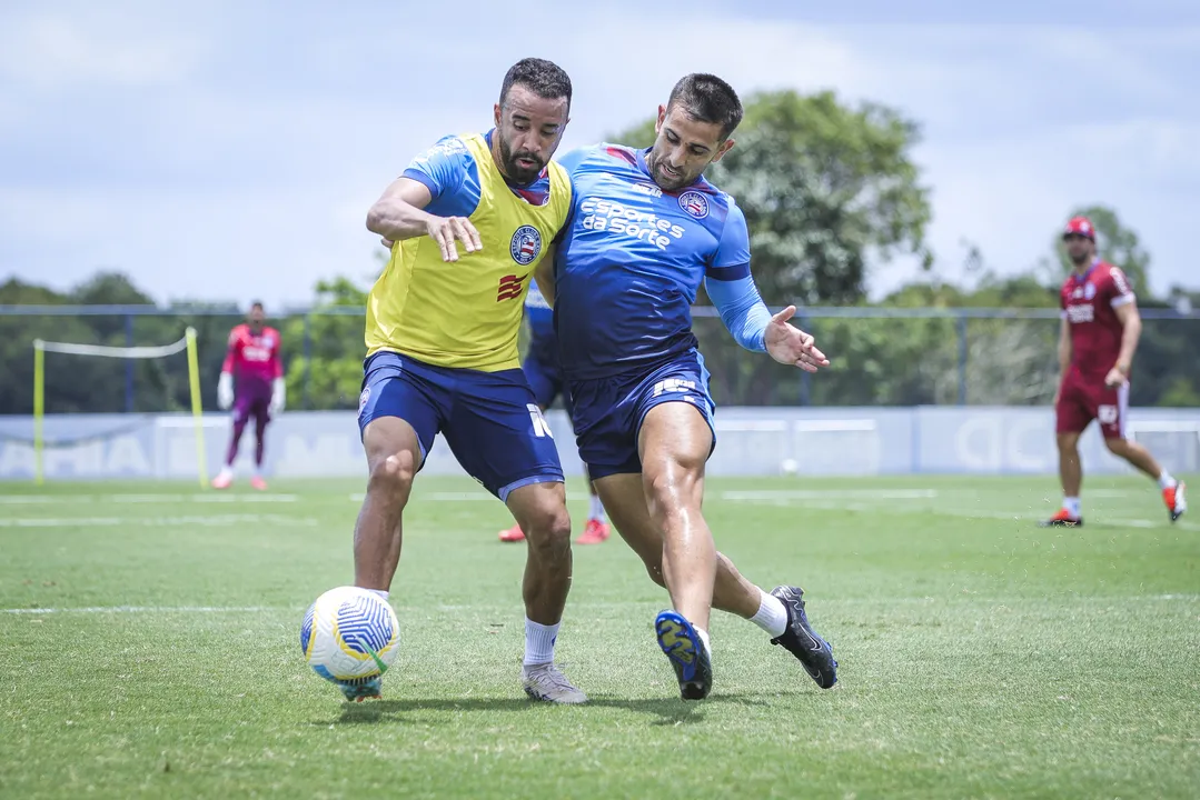 Caio Alexandre e Nico Acevedo em treino no CT Evaristo de Macedo