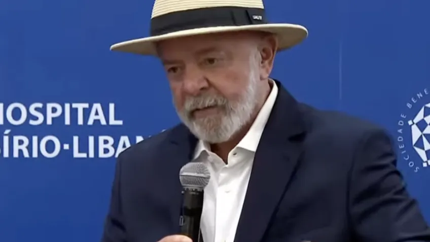 Lula aparece na coletiva de imprensa