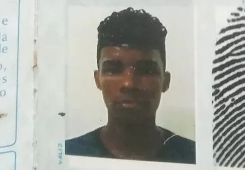 Vítima foi identificada como Jefferson Santos de Assis, conhecido como Califa, 26 anos