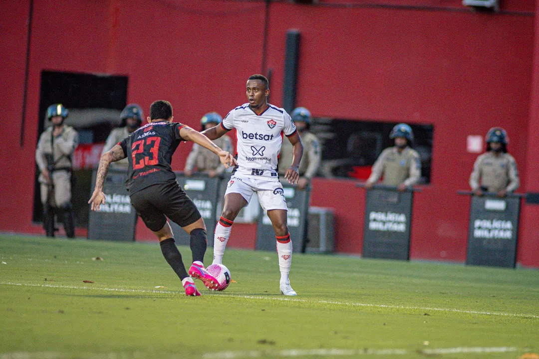 Carlos Eduardo teve participação importante na vitória contra o RB Bragantino