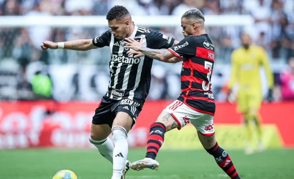 Paulinho e Michael em campo na final da Copa do Brasil