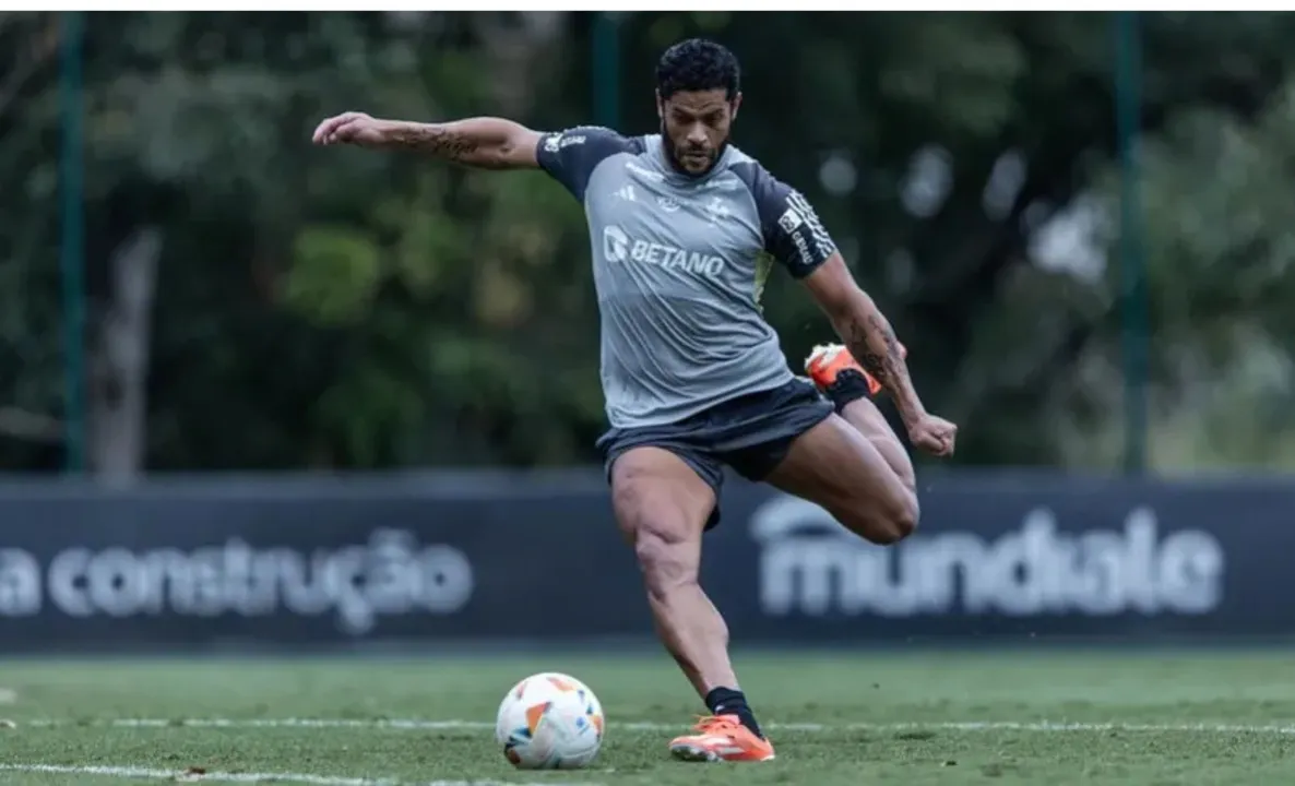 Hulk durante treino pelo Atlético-MG