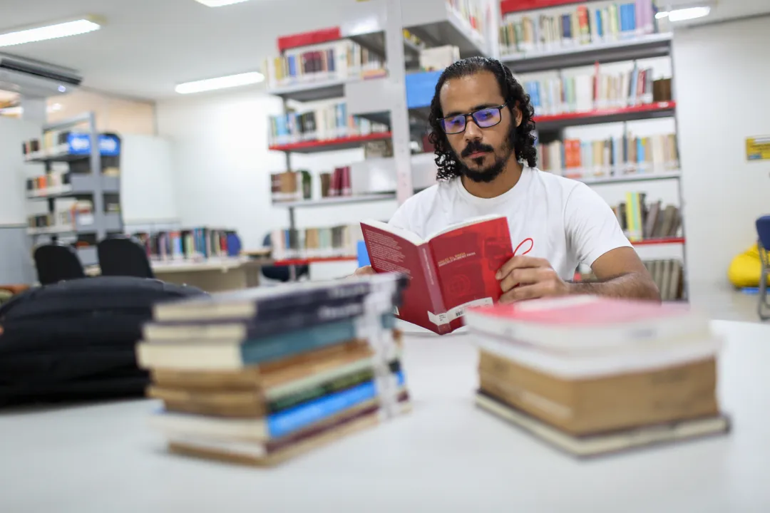 Aristóteles Santos Sousa, 26 anos, aluno da Uneb que participa do Programa Mais Futuro