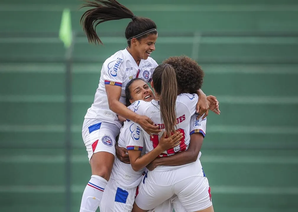 Jogadoras do Bahia comemorando