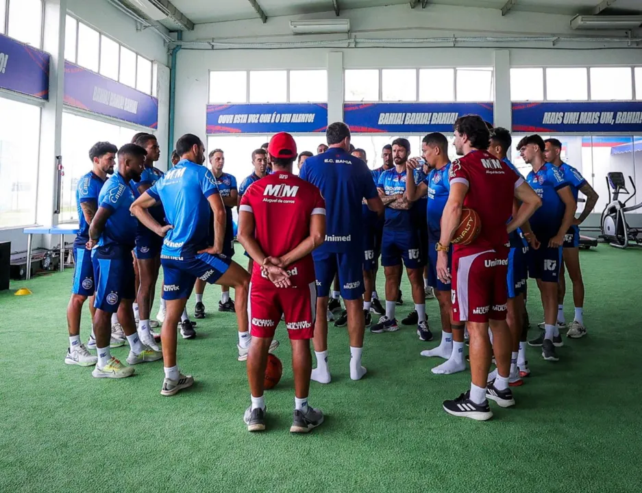 Rogério Ceni reúne o grupo tricolor antes das atividades no CT Evaristo de Macedo