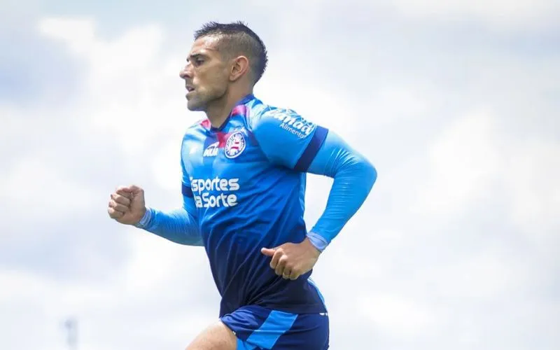 Acevedo durante treino do Bahia