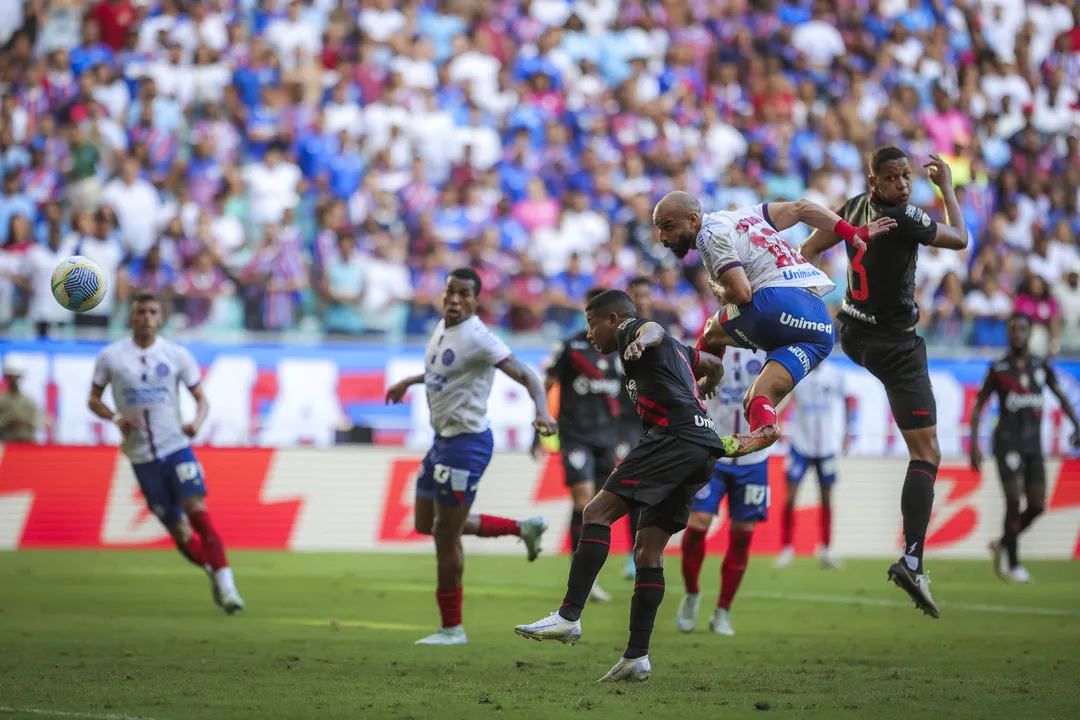 Gol de cabeça de Thaciano