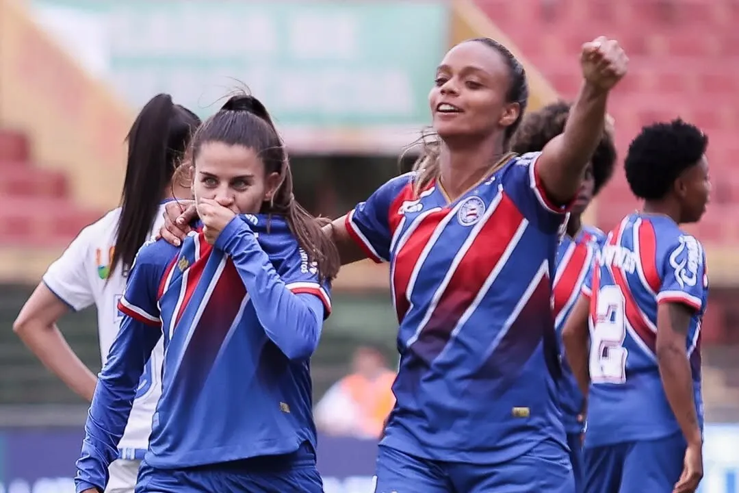 Atacante Luana comemorando o segundo gol do Bahia na pártida