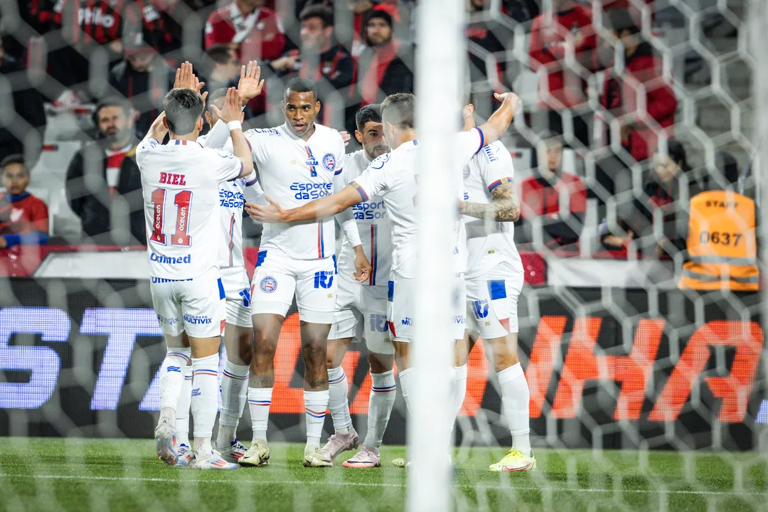 Esquadrão de Aço derrotou o Athletico na Ligga Arena por  3 a 1  no primeiro turno do Brasileirão