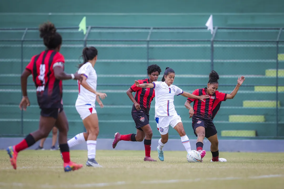 Confronto entre Bahia e Vitória no jogo de ida