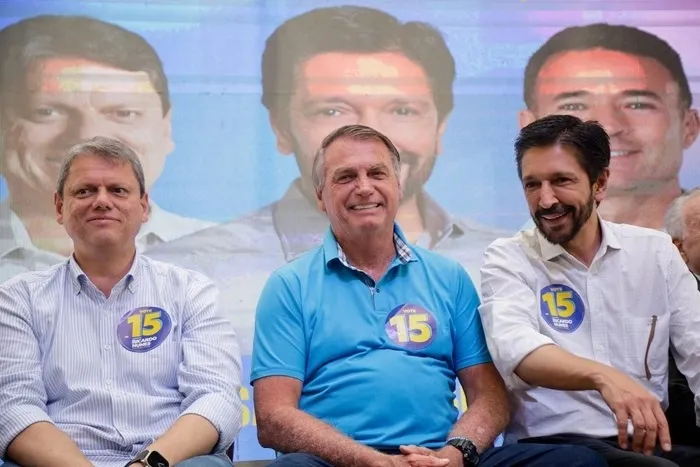 Ao lado de Tarcísio, Bolsonaro se coloca como candidato à Presidência em 2026