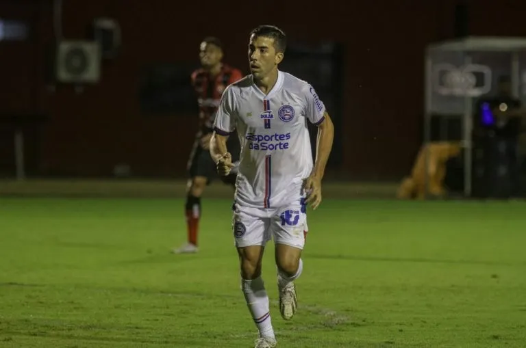 Dos atletas que deixaram o Bahia, Carlos de Pena foi o único a se pronunciar