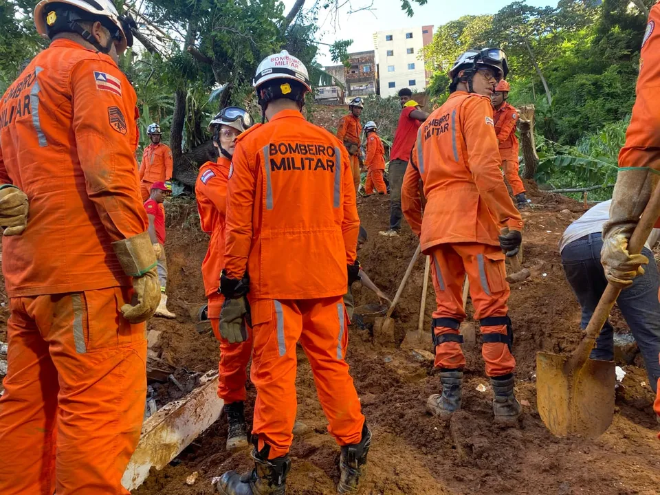 Bombeiros continuam buscam por jovem em Saramandaia