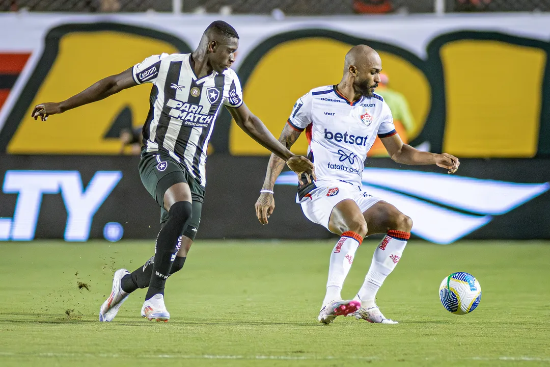 Luiz Henrique e Barboza não jogam diante do Vitória