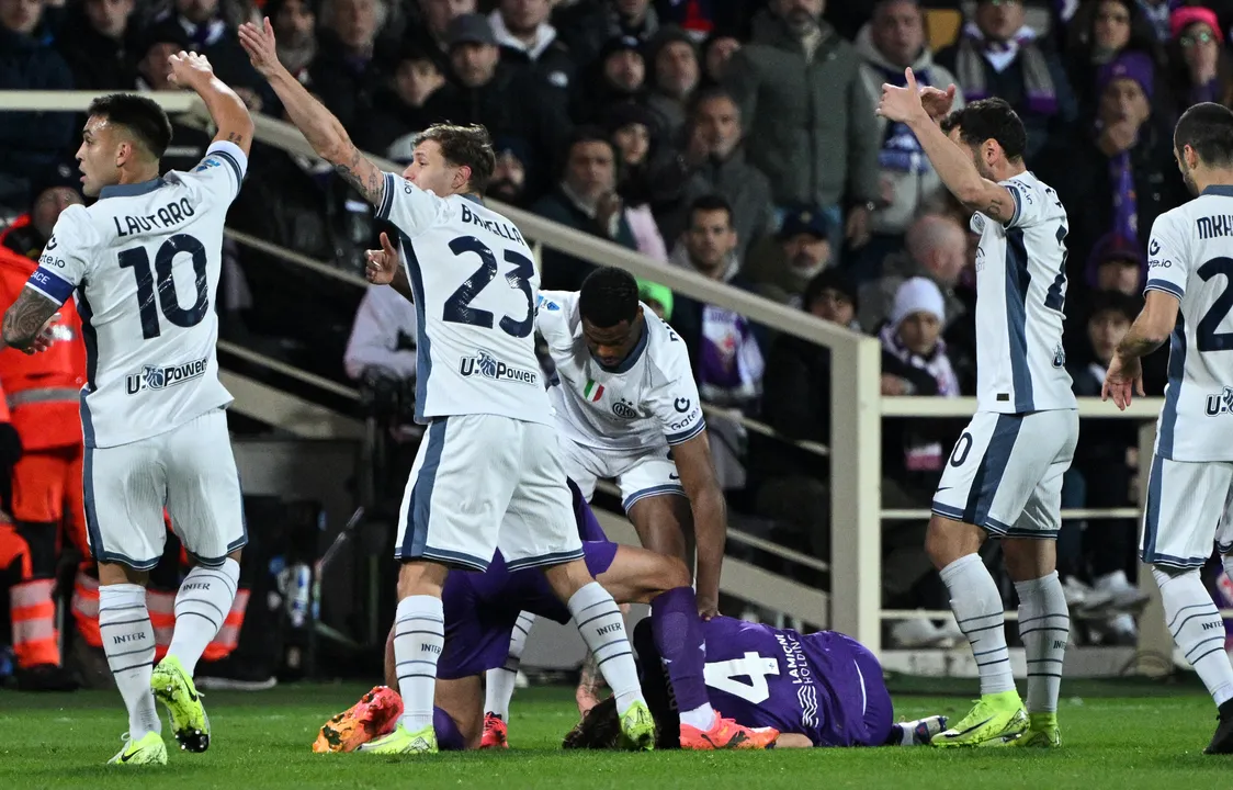 Edoardo Bove caiu desacordado durante o jogo Fiorentina e Inter de Milão em Florança