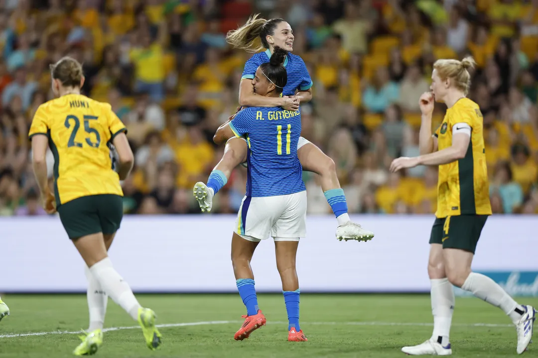 Jogadoras do Brasil comemorando